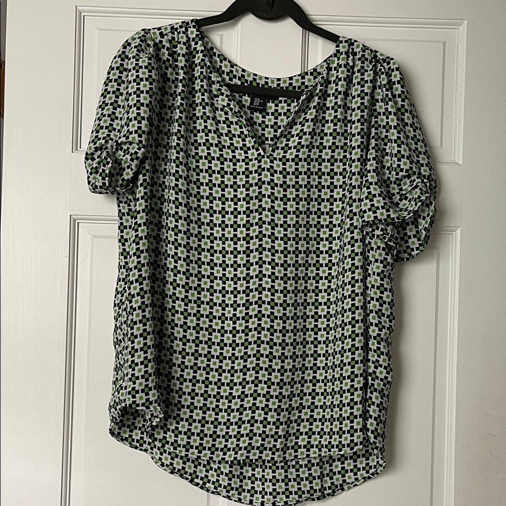 Jones New York Geometric Black and Green Blouse